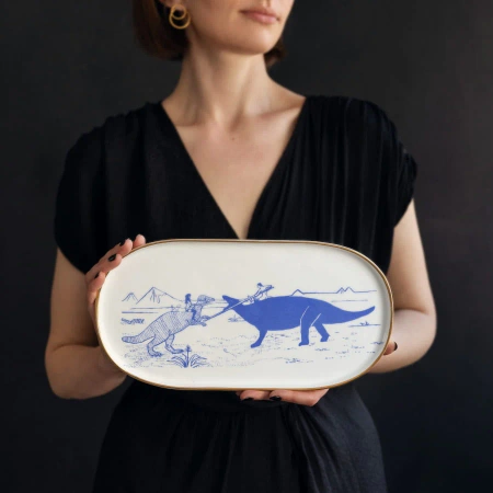 Talerz Kurwy na dinozaurach