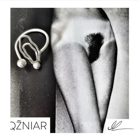 Qźniar Pierścionek "Wagina"