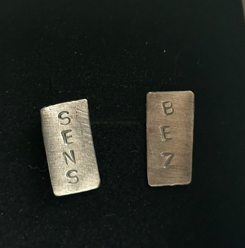 Qźniar kolczyki bez sens
